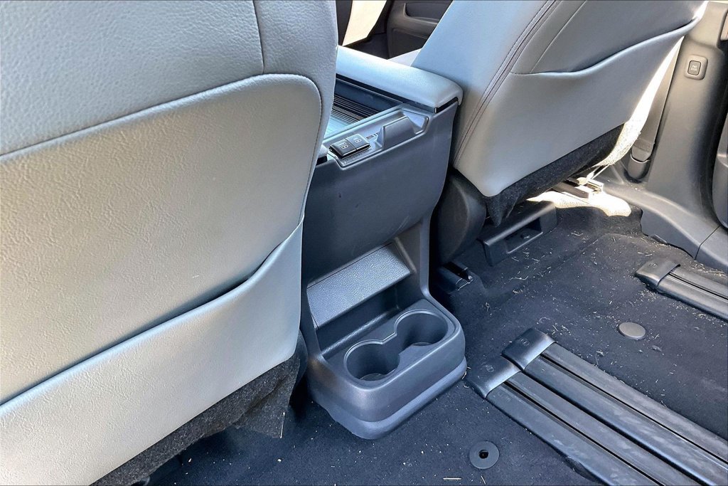 Used 2024 Toyota Sienna XLE FWD image 10