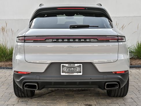 Used 2024 Porsche Cayenne AWD/4WD image 11