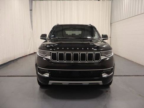 Certified 2024 Jeep Wagoneer L Series II w/ Flexible Seating Group AWD/4WD image 3