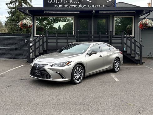 Used 2021 Lexus ES 300h w/ Premium Package FWD image 2