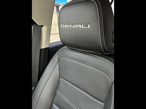 Used 2024 GMC Terrain Denali AWD/4WD image 16