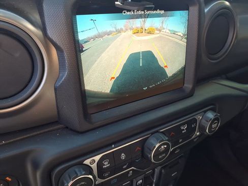 Used 2023 Jeep Wrangler Unlimited w/ Cold Weather Group image 36