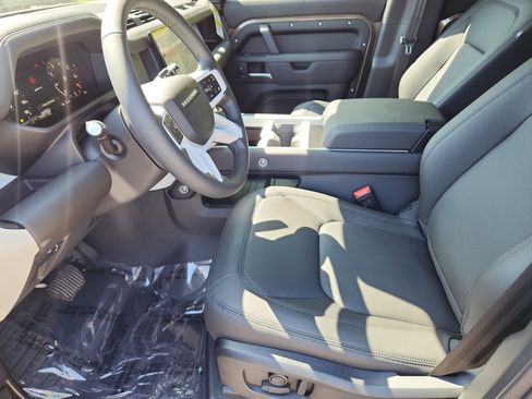 New 2025 Land Rover Defender 110 S image 21