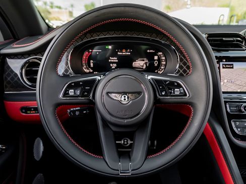 Certified 2025 Bentley Bentayga AWD/4WD image 21
