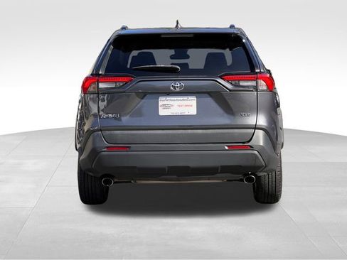 Used 2020 Toyota RAV4 XLE image 4