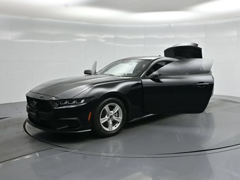 Used 2024 Ford Mustang Coupe RWD image 22