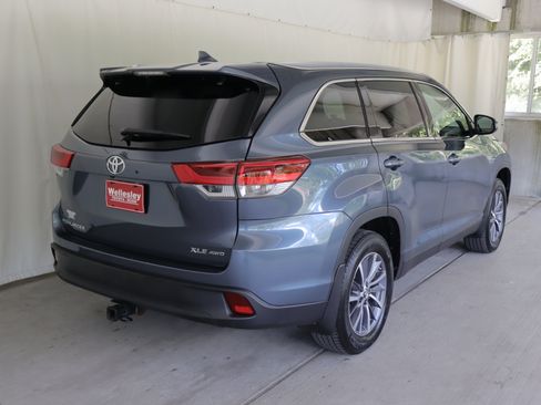 Used 2019 Toyota Highlander XLE AWD/4WD image 7