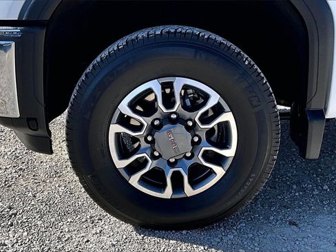 Used 2024 GMC Sierra 2500 SLE w/ SLE Convenience Package image 8