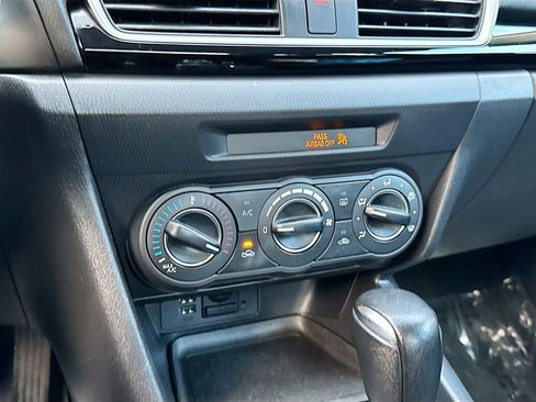 Used 2015 MAZDA MAZDA3 i Touring image 19