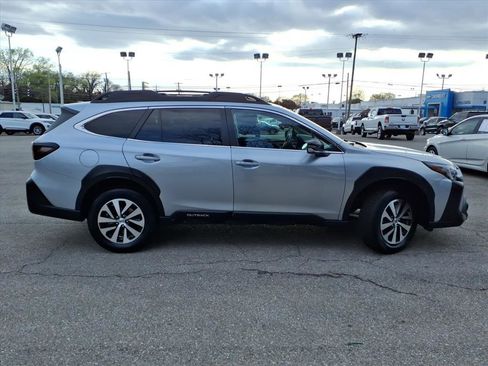 Used 2023 Subaru Outback Premium AWD/4WD image 3