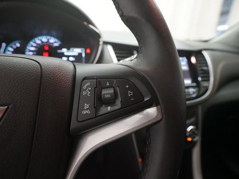Used 2022 Chevrolet Trax LT w/ Midnight Edition AWD/4WD image 18