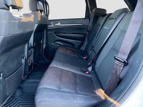 Used 2020 Jeep Grand Cherokee Laredo RWD image 22