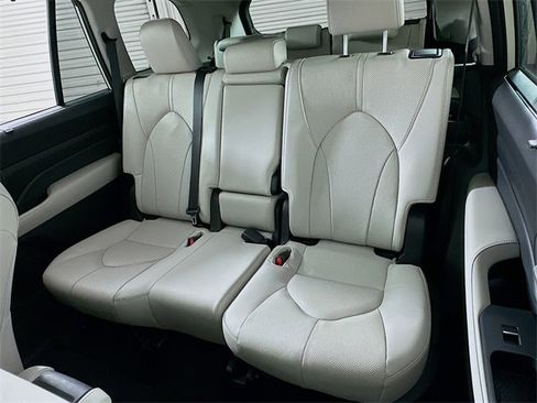 Used 2024 Toyota Grand Highlander XLE image 11