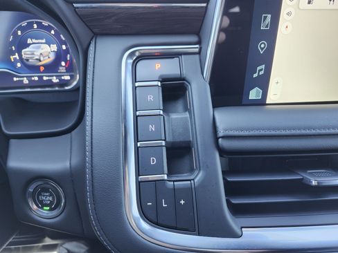 Used 2023 Chevrolet Suburban Z71 w/ Luxury Package image 7