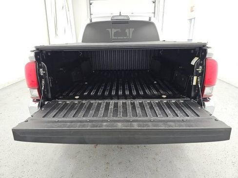 Used 2019 Toyota Tacoma SR5 AWD/4WD image 29