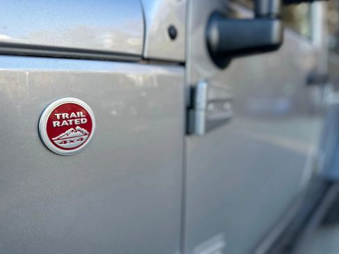 Used 2016 Jeep Wrangler Unlimited Rubicon image 39