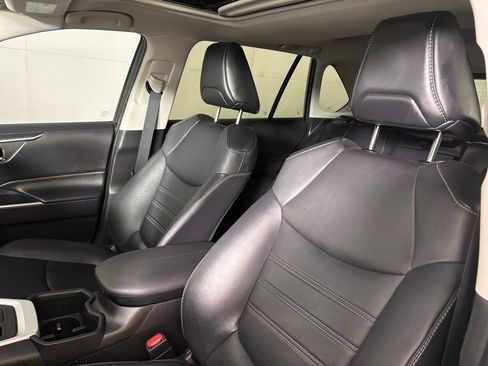 Used 2022 Toyota RAV4 XLE Premium AWD/4WD image 19