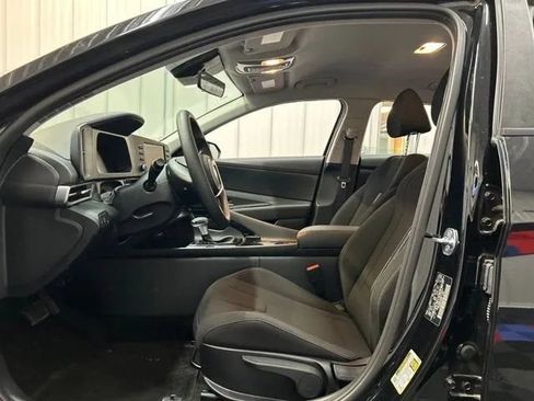 Used 2025 Hyundai Elantra Hybrid FWD image 10