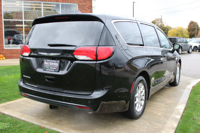 Used 2025 Chrysler Voyager LX FWD image 32