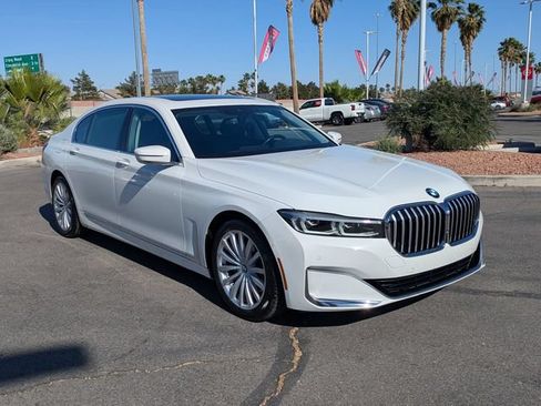 Used 2022 BMW 740i w/ Premium Package RWD image 5
