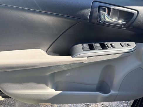 Used 2014 Toyota Camry LE image 13