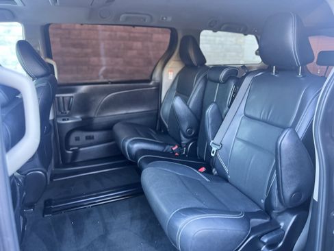 Used 2015 Toyota Sienna SE Premium FWD image 17