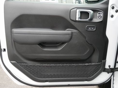 Used 2024 Jeep Gladiator Sport image 15