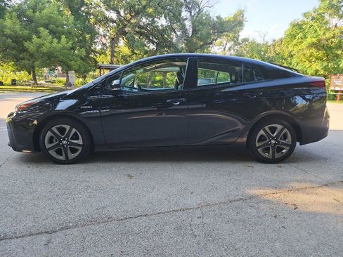 Used 2019 Toyota Prius XLE image 4