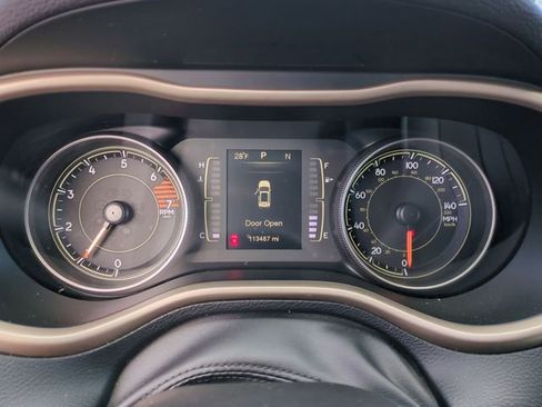 Used 2016 Jeep Cherokee Sport image 12