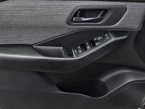 Used 2023 Nissan Rogue S FWD image 17