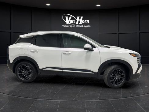 Used 2025 Nissan Kicks SR w/ SR Premium Package AWD/4WD image 8