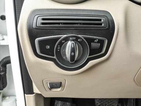 Used 2022 Mercedes-Benz GLC 300 4MATIC image 17