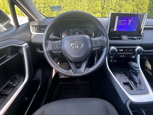 Used 2024 Toyota RAV4 LE AWD/4WD image 17