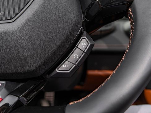 Used 2024 Lamborghini Huracan EVO image 14