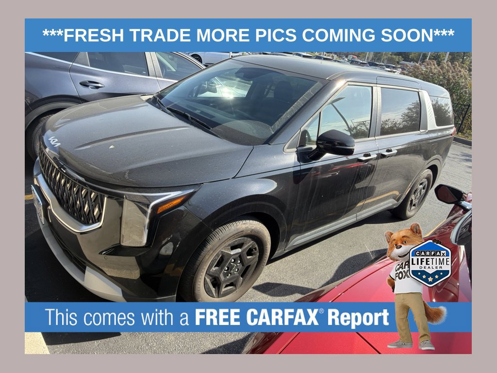 Used 2025 Kia Carnival FWD image 1