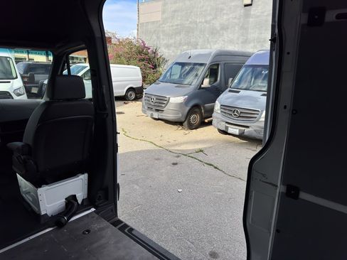 Used 2024 Mercedes-Benz Sprinter 2500 image 20