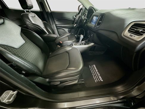 Used 2020 Jeep Compass Latitude image 28