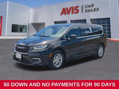 Used 2025 Chrysler Pacifica Select