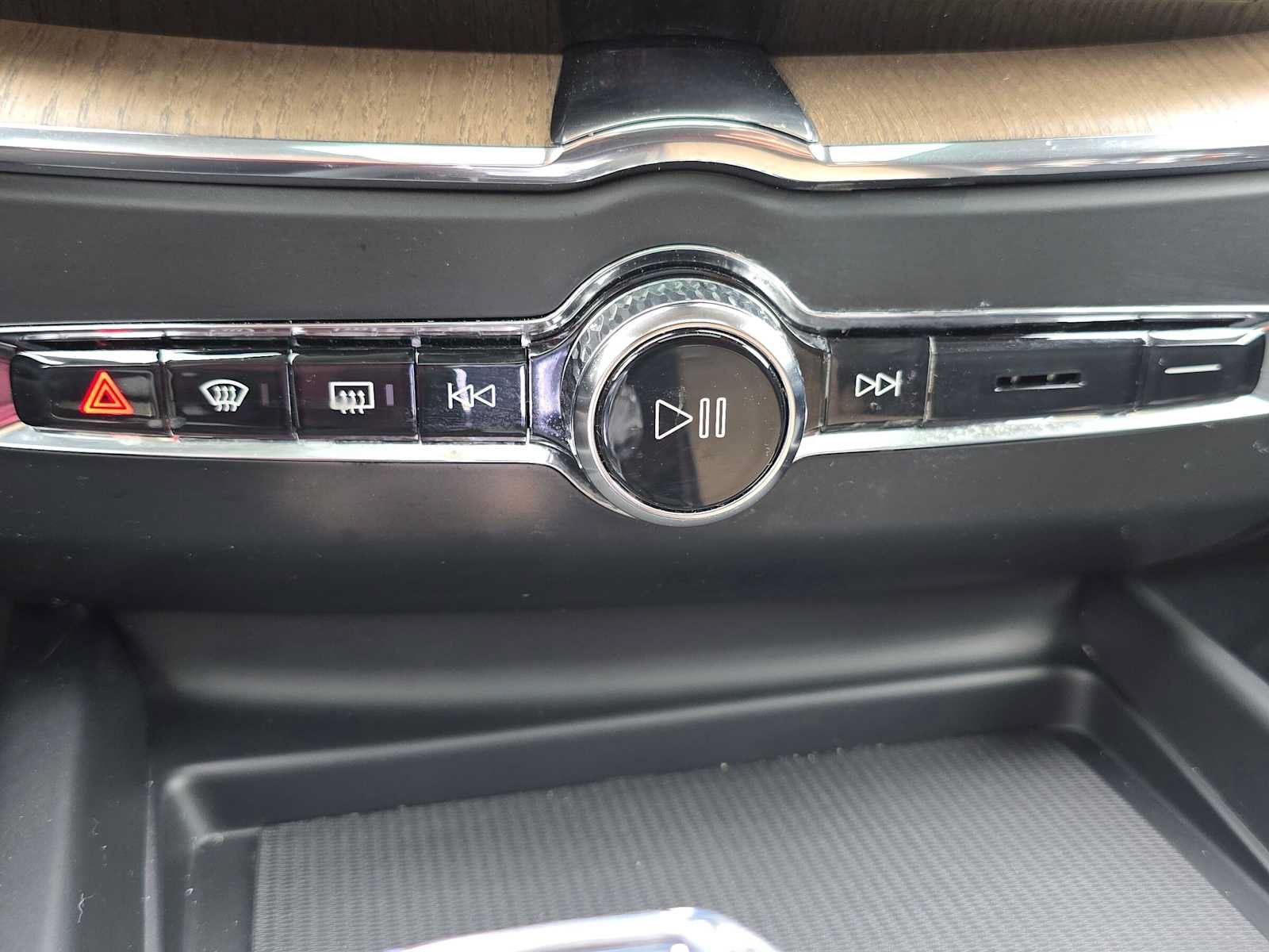 Used 2026 Volvo XC60 B5 Plus w/ Climate Package AWD/4WD image 29