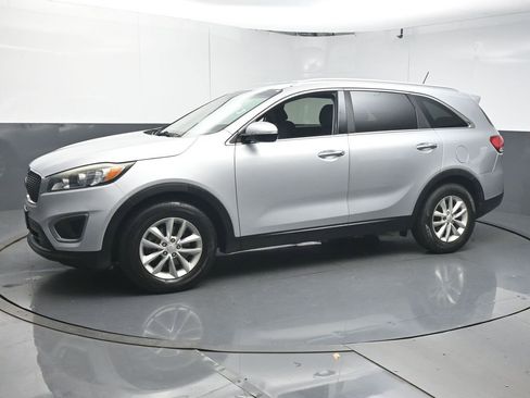 Used 2016 Kia Sorento LX image 4