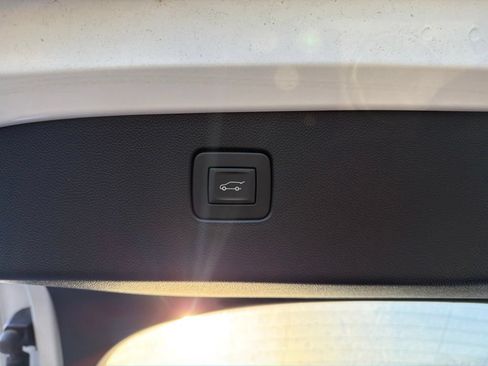 Used 2024 Buick Envista Sport Touring w/ Convenience I Package FWD image 9