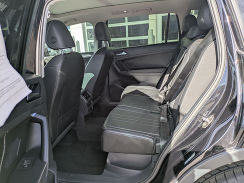 Used 2022 Volkswagen Tiguan SE AWD/4WD image 31