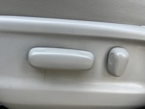 Used 2009 Toyota Venza FWD V6 4dr Crossover image 25