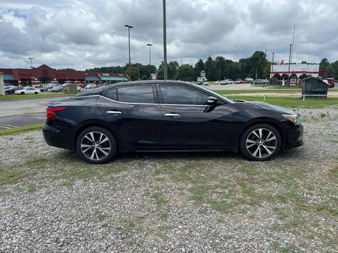 Used 2016 Nissan Maxima Platinum w/ Interior Lighting Package FWD image 2