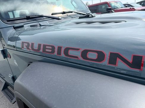 Used 2024 Jeep Gladiator Rubicon w/ Technology Group AWD/4WD image 7