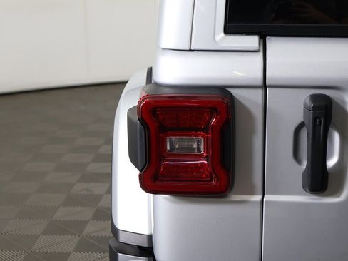 Used 2024 Jeep Wrangler Sahara image 13