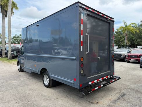Used 2021 Ford Transit 350 DRW RWD image 3