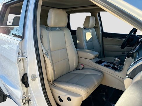 Used 2021 Jeep Grand Cherokee Limited w/ Luxury Group II image 29