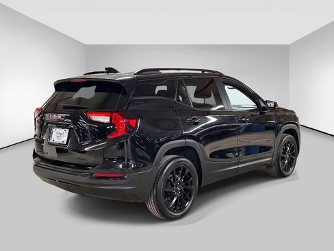 Used 2023 GMC Terrain SLE w/ Elevation Edition image 5