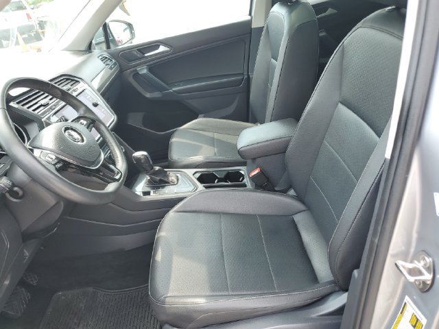 Used 2020 Volkswagen Tiguan SE w/ Panoramic Sunroof Package FWD image 17